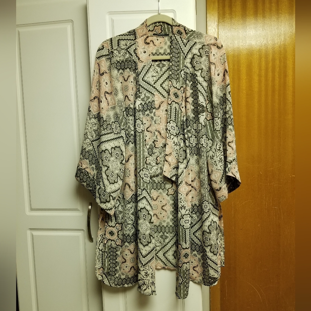 🍁🌺Tahari paisley printed open style kimono